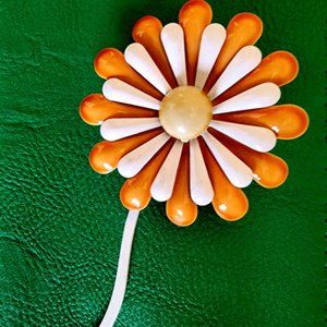 Vintage/Retro Daisy Flower Brooch